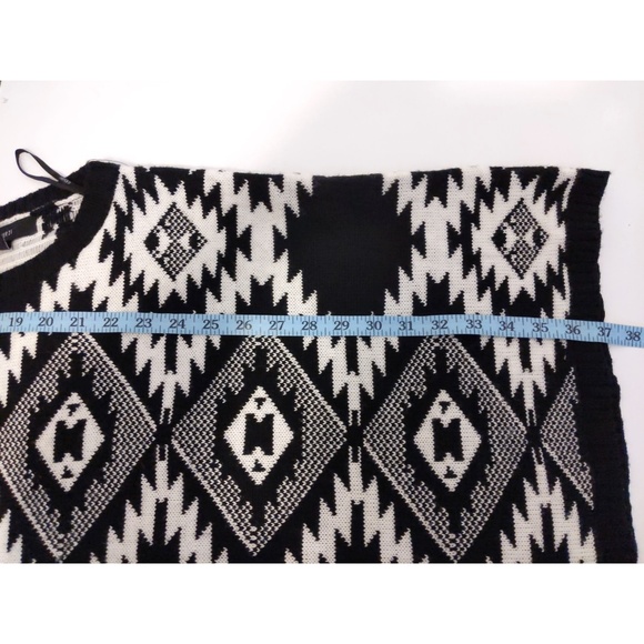 Forever 21 Knitted B&W Batwing Kaftan… - Picture 6 of 9
